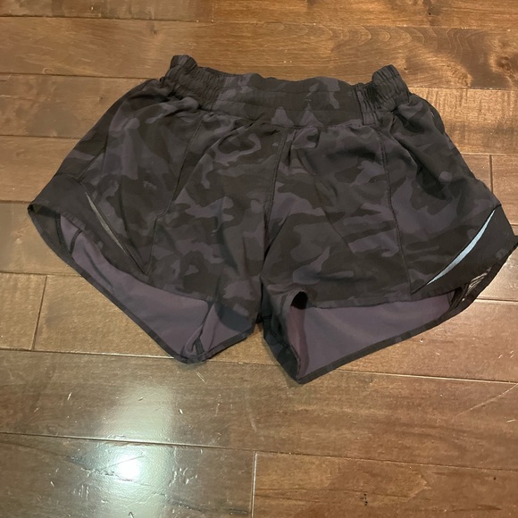 Lululemon Hotty hot shorts - Picture 2 of 5